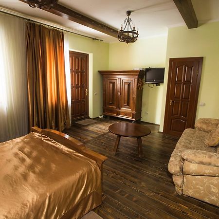 Magnat Lux Hotel Chernivtsi Luaran gambar