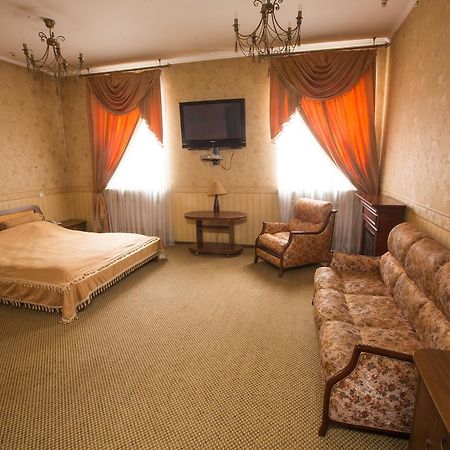 Magnat Lux Hotel Chernivtsi Luaran gambar