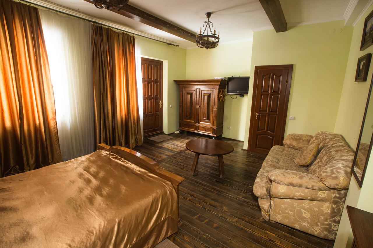 Magnat Lux Hotel Chernivtsi Luaran gambar