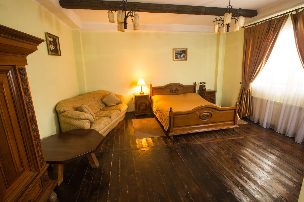 Magnat Lux Hotel Chernivtsi Luaran gambar