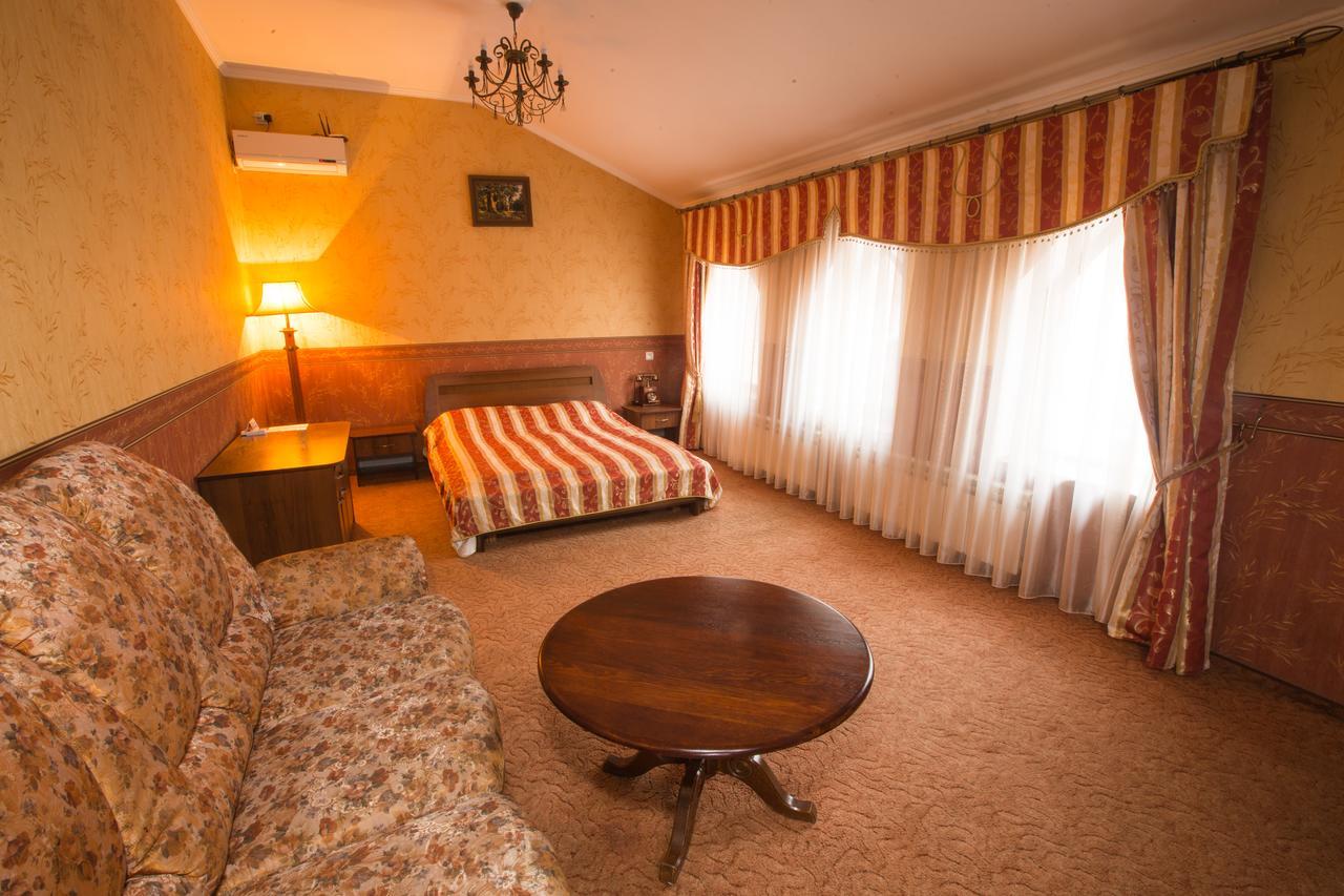 Magnat Lux Hotel Chernivtsi Luaran gambar