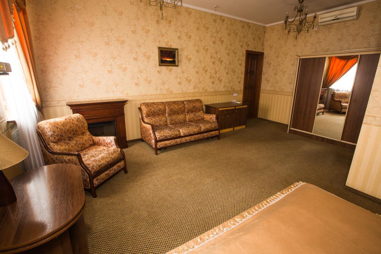 Magnat Lux Hotel Chernivtsi Luaran gambar