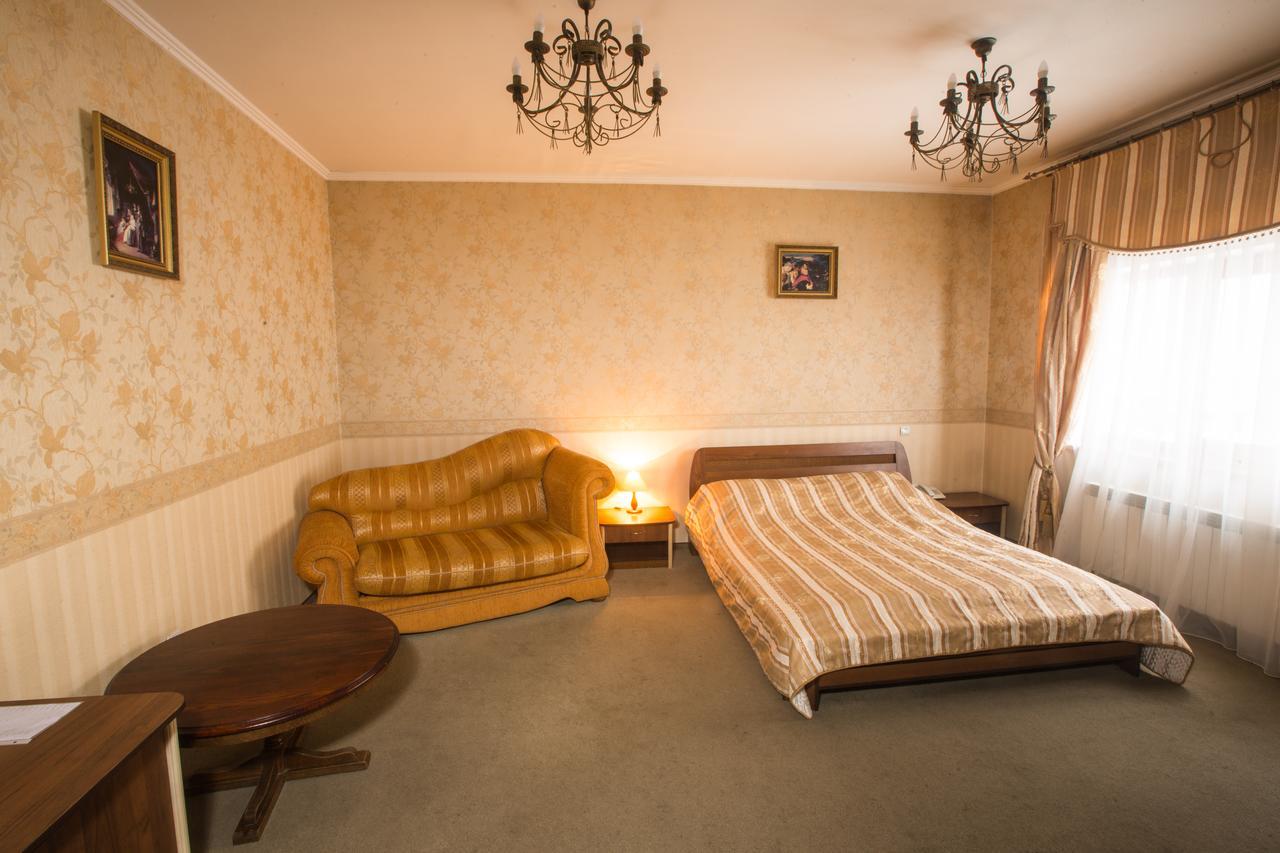 Magnat Lux Hotel Chernivtsi Luaran gambar
