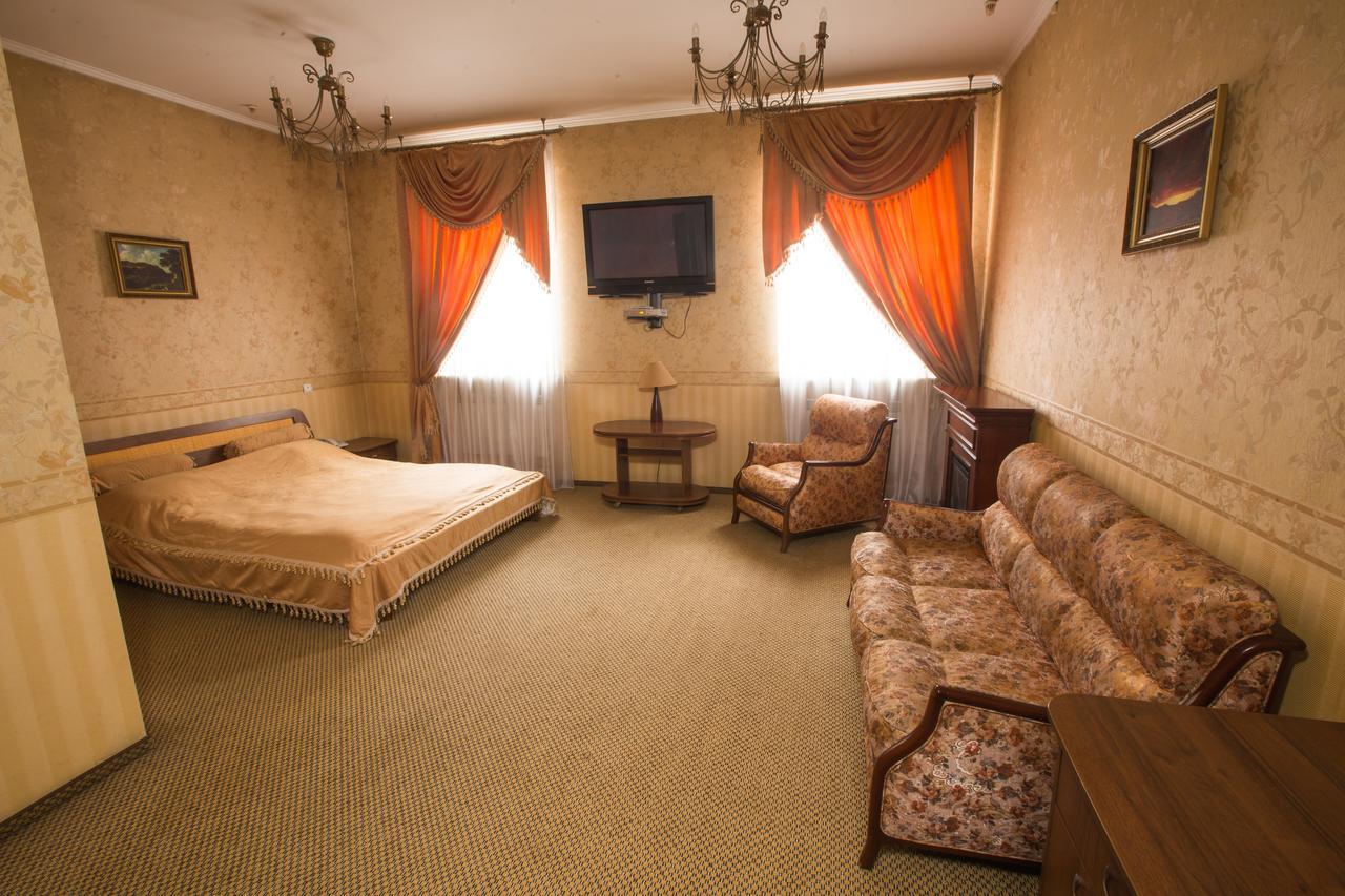 Magnat Lux Hotel Chernivtsi Luaran gambar